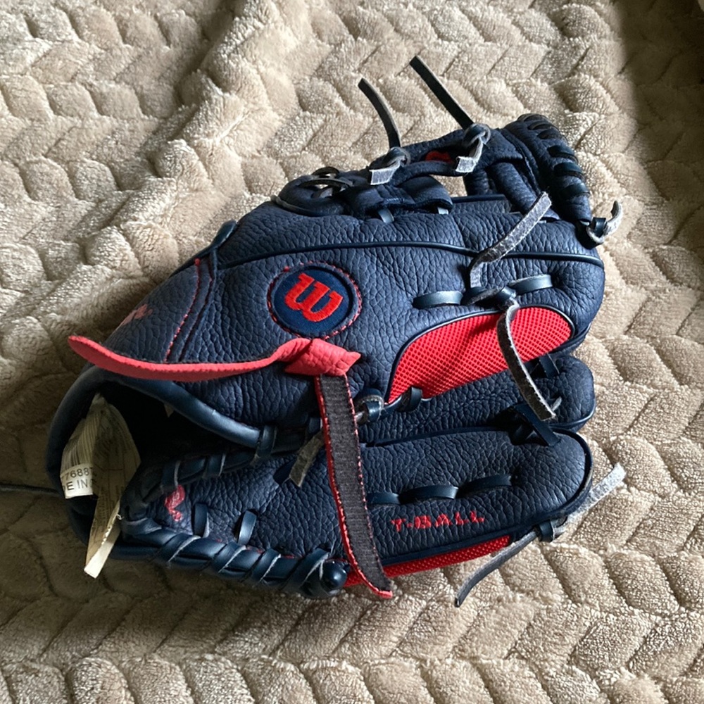 Wilson 10” Right hand Throw Cleveland  T-ball Glove